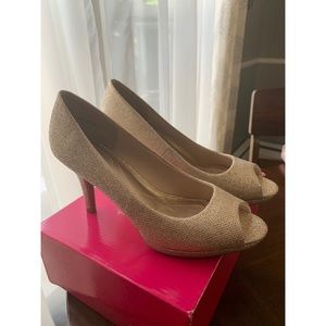 🤩BRAND NEW 🤩 3”Heel//Peep toe heels